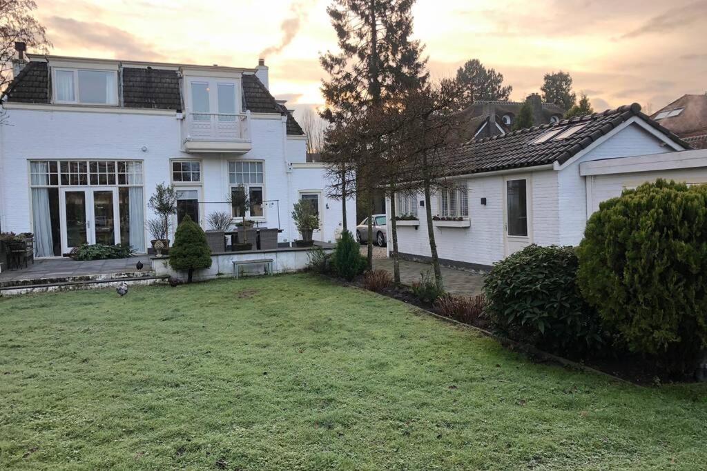 Tiny House In Tuin Van De Statige Villa Mariahof ดอร์เดรคท์ ภายนอก รูปภาพ