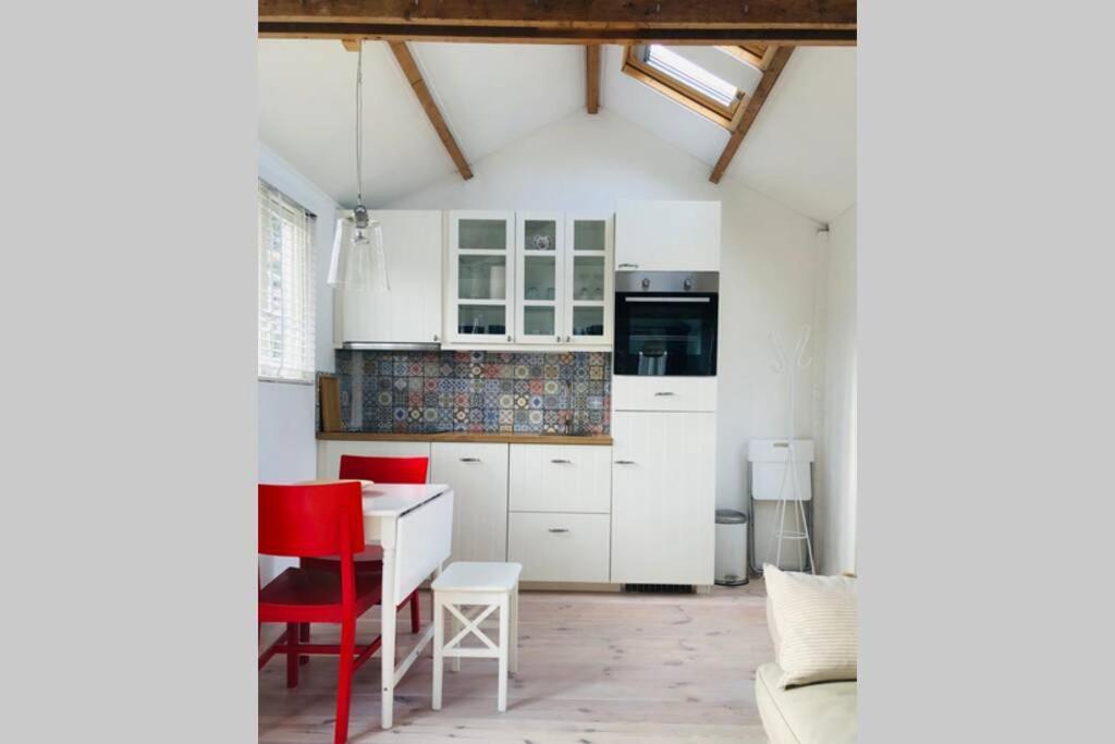 Tiny House In Tuin Van De Statige Villa Mariahof ดอร์เดรคท์ ภายนอก รูปภาพ